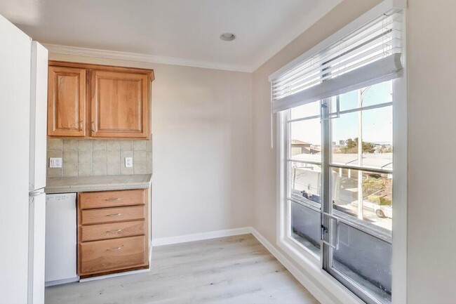 Building Photo - 2 Bed 1 Bath in San Carlos!