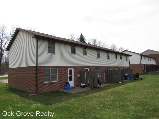 Building Photo - 4885-4885 Lucerne Rd