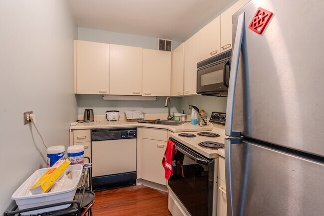 Foto del edificio - 1700 E 56th St