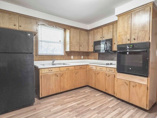 Building Photo - 1641 Vista Ln