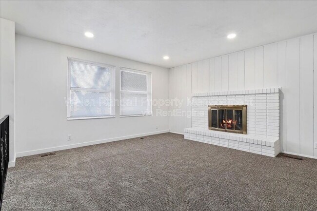 Foto del edificio - 3757 W Clermont Dr