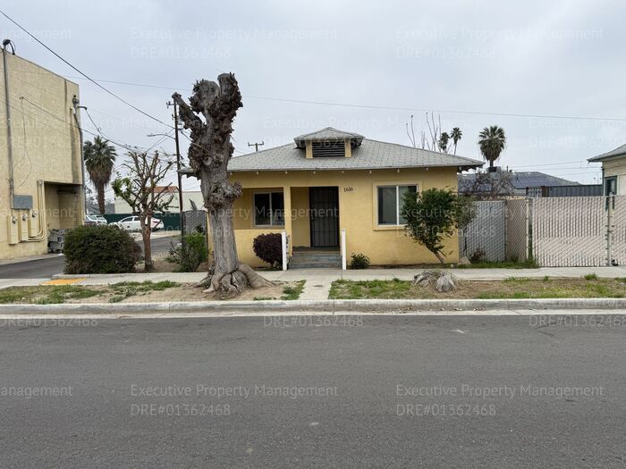 Foto del edificio - 2 bedroom/ 1 bathroom house