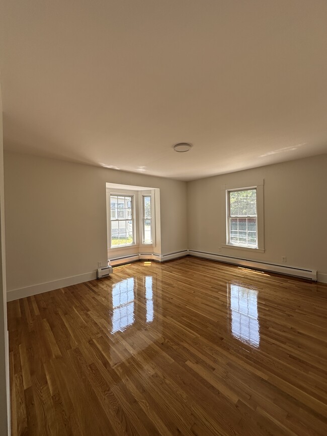 Spacious living room with abundant natural light - 7 Buxton Ct