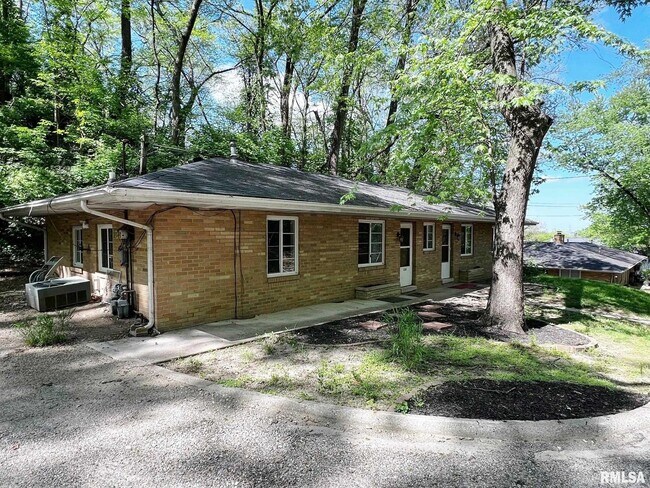 Foto del edificio - 112 Oakdale Ave