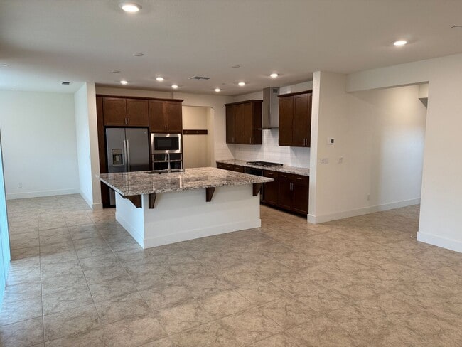 Building Photo - Lovely 4 Bedroom Home With Easy Landscaping And Beautiful Interior