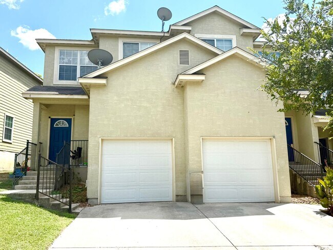 Building Photo - **APPLICATION RECEIVED** Spacious 2 Story ...