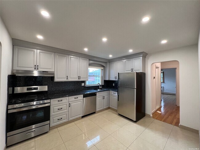 Foto del edificio - 254-03 58th Ave