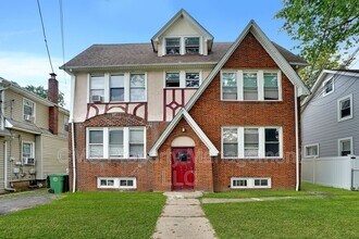 Building Photo - 706 Chestnut St