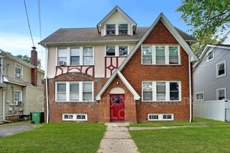 Building Photo - 706 Chestnut St