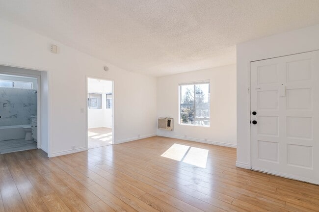Building Photo - 13015 Vanowen St
