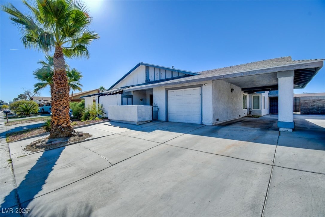 Primary Photo - 4197 Laurel Park Ave