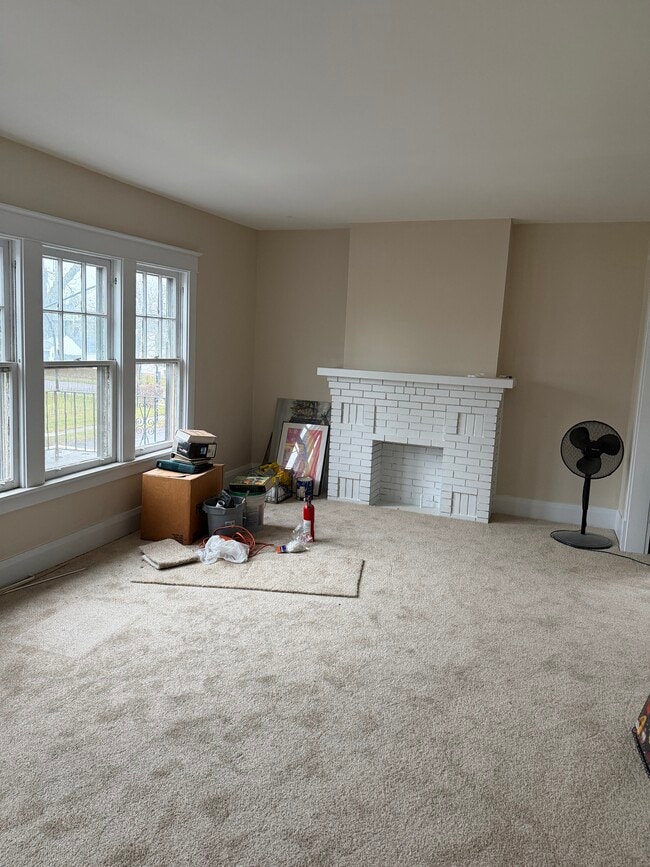 Building Photo - 75 Shoshone St