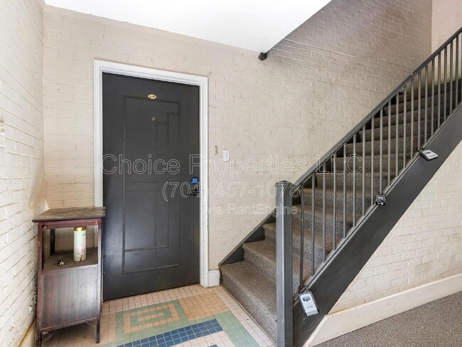 Building Photo - 227 N Dotger Ave