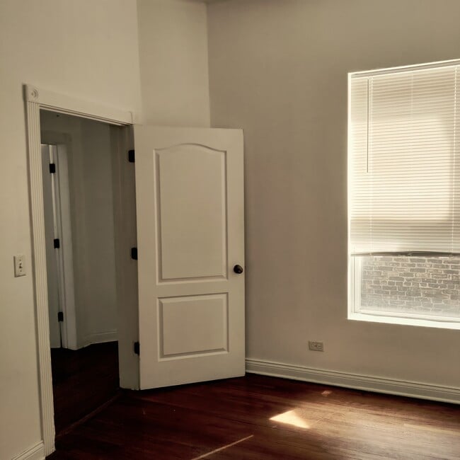 Foto del edificio - 8915 S Exchange Ave