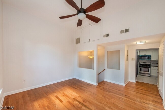 Foto del edificio - 15 Glenridge Ave