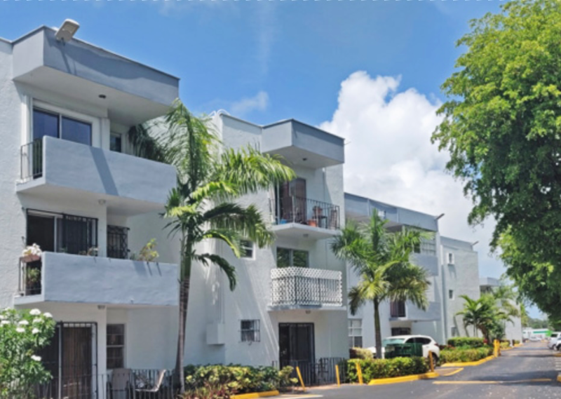 Foto principal - 2498 SW 17th Ave