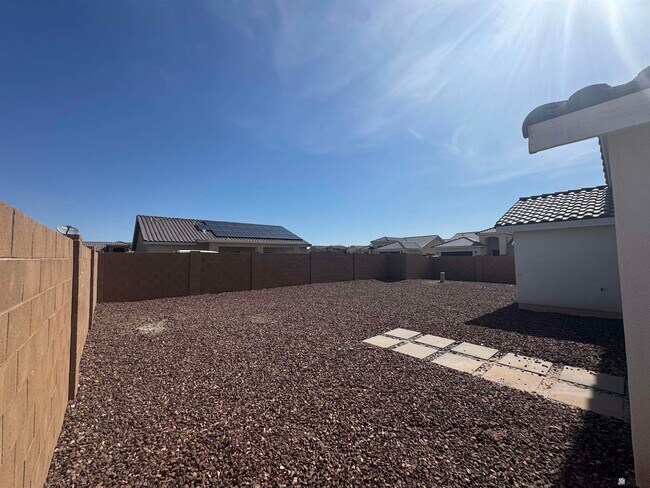 Foto del edificio - 12552 E 49th Ln