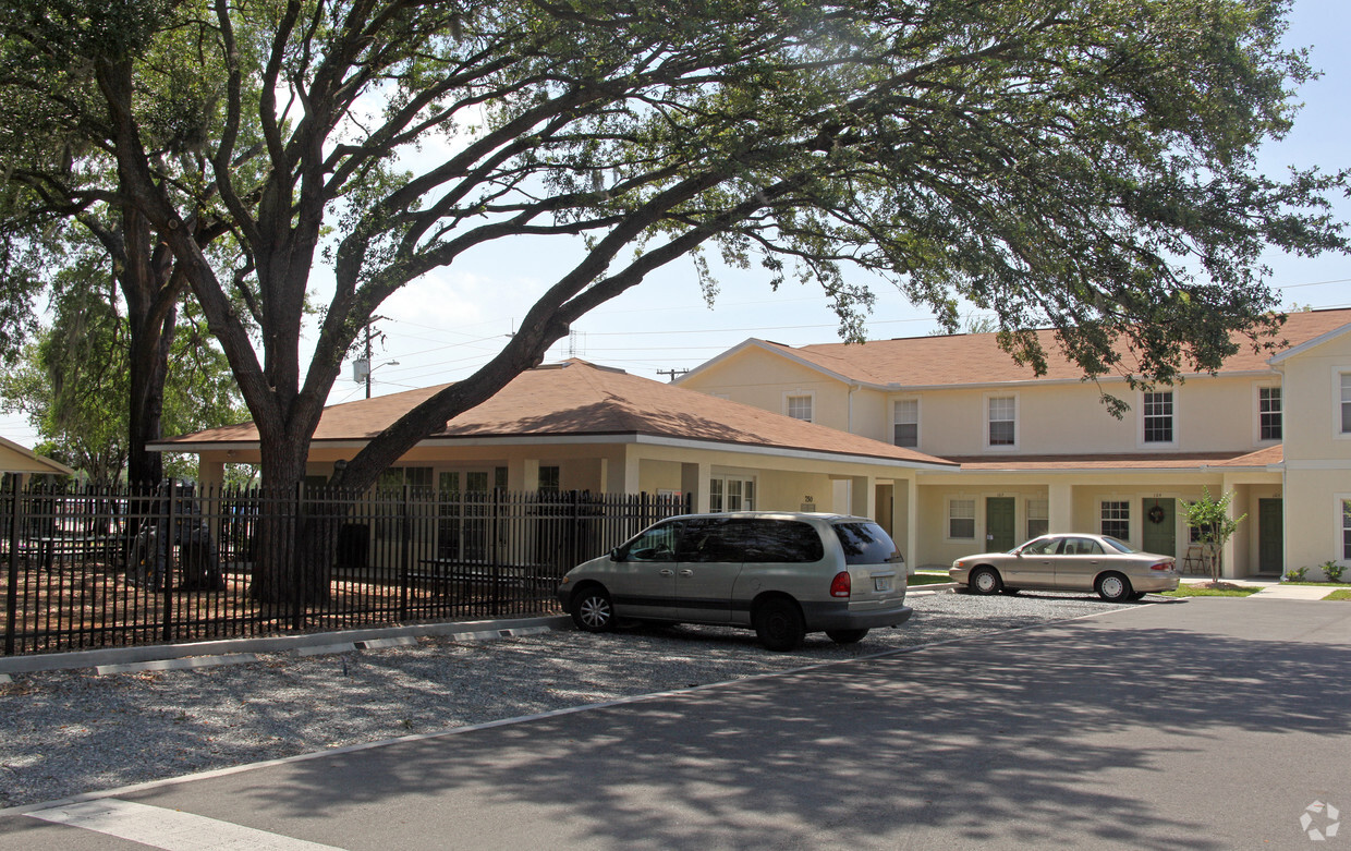 Building Photo - 750 E Waters Ave