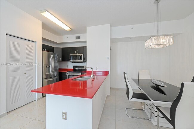 Foto del edificio - 7290 NW 114th Ave