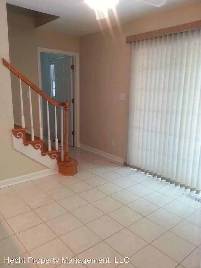 Foto del edificio - 3 br, 2.5 bath House - 2819 Lakeshore Rd. S