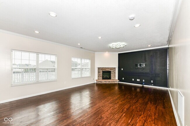 Foto del edificio - 5825 Sheffield Ln