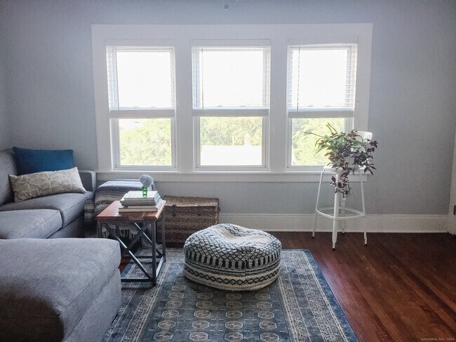 Building Photo - 46 Riverside Dr