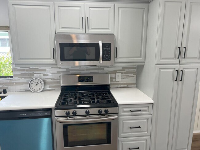 Foto del edificio - Corner lot 55+ Community Home