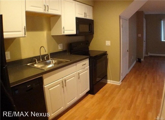 Building Photo - 1 br, 1 bath Apartment - 2639 Columbia #2
