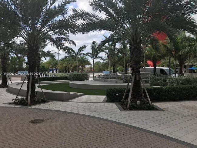 Foto del edificio - 7751 NW 107th Ave