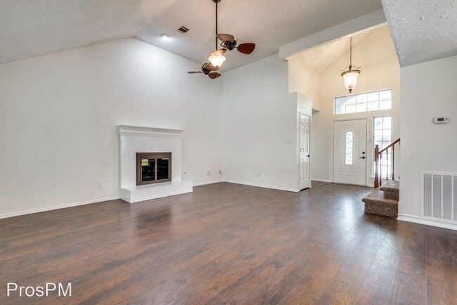 Building Photo - 3 br, 2.5 bath House - 1108 Bayshore St.
