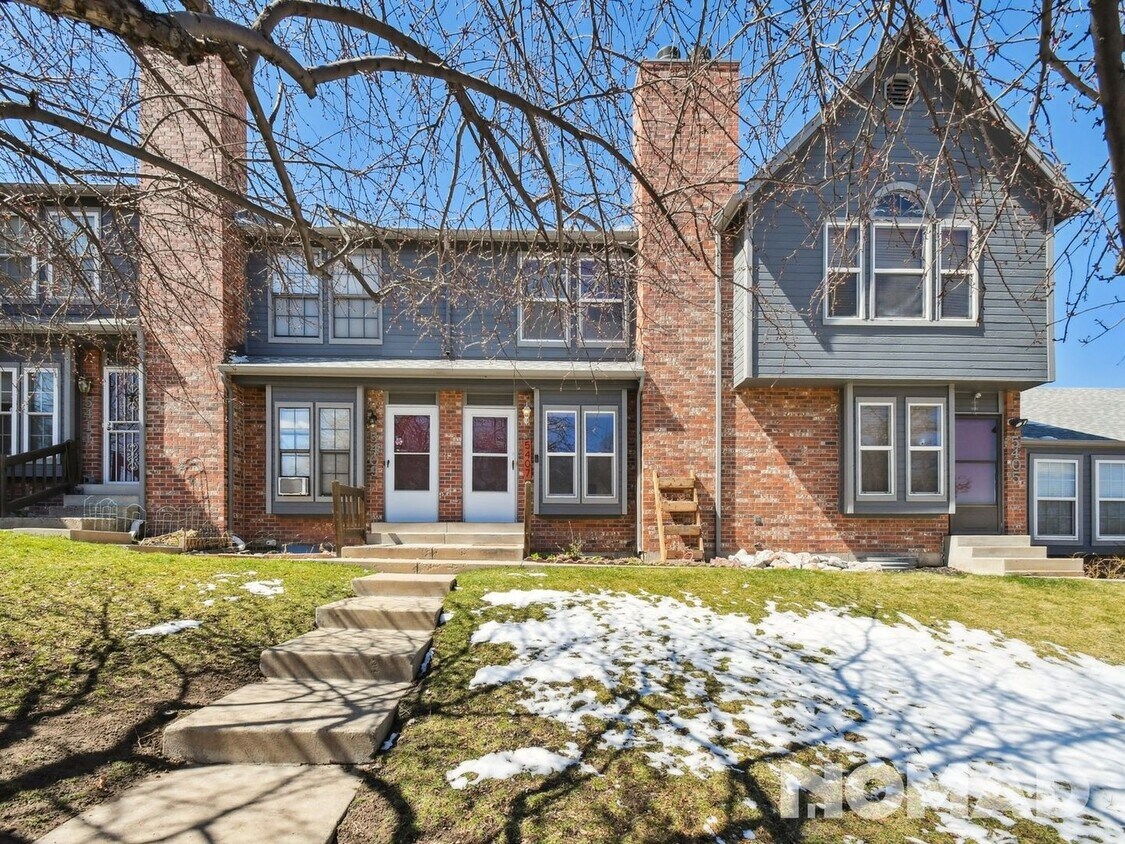Primary Photo - 2 Bedroom Townhome in Littleton