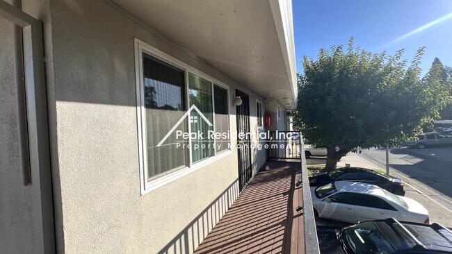Foto del edificio - Updated 2bd/1ba Foothill Farms Condo with Garage