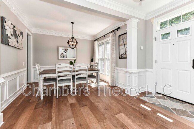 Building Photo - 610 Diskin Pl SW