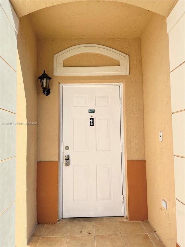 Foto del edificio - 7301 NW 174th Terrace