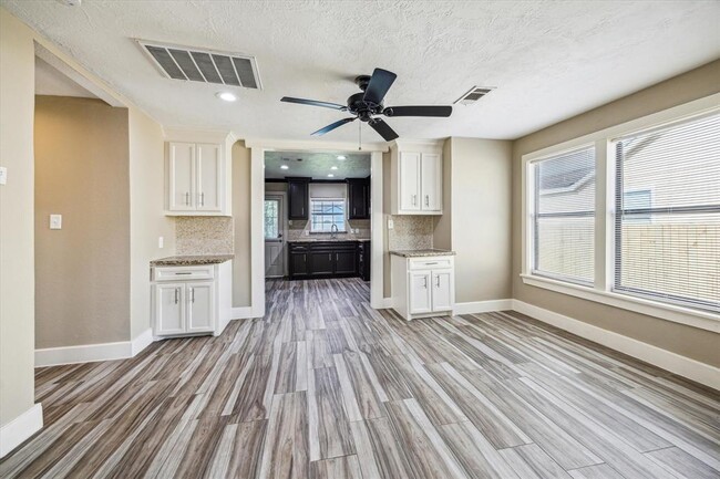 Foto del edificio - 1407 Fairbanks St