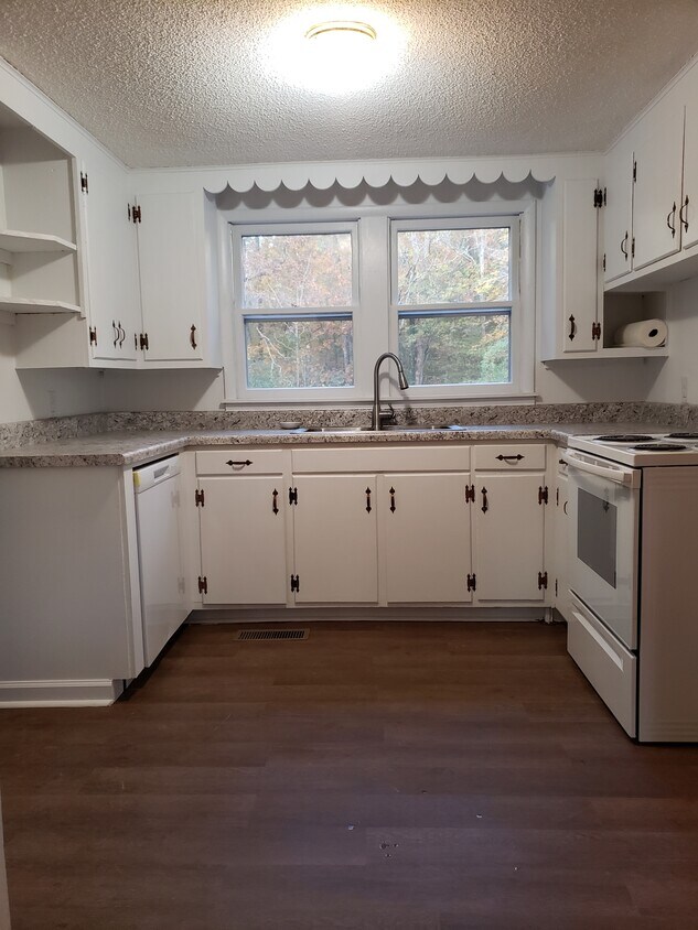 Kitchen - 354 Co Rd 353