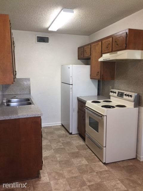 Building Photo - 2315 Jennifer Dr