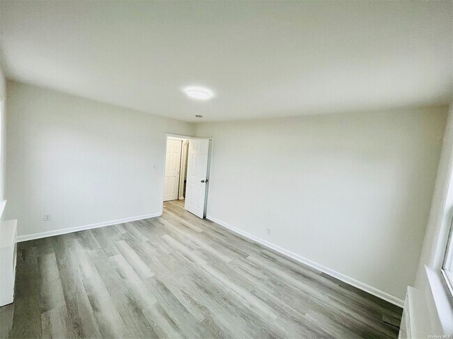 Foto del edificio - 64-30 74th St