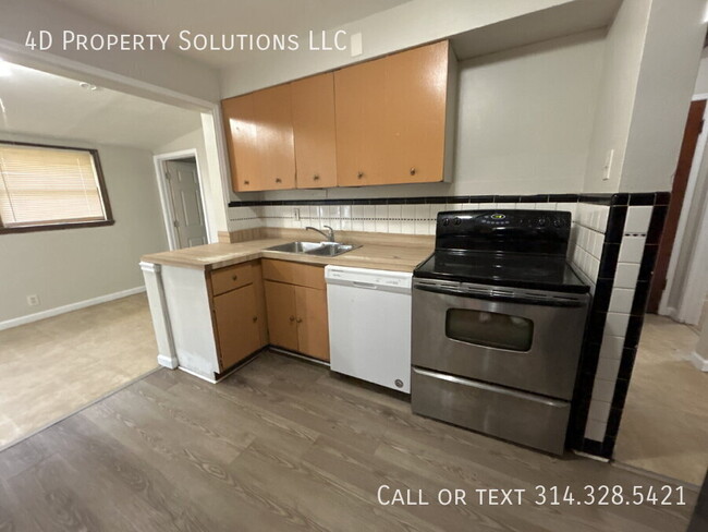 Building Photo - 1200 Ashford Dr