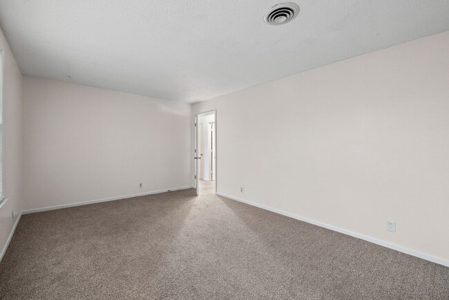 Foto del interior - Tandy Drive-98/124