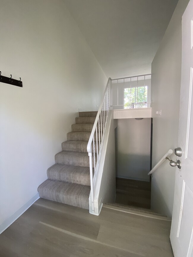 Building Photo - 632 Meadow Pl