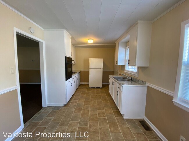 Building Photo - 3 br, 1 bath House - 1402 Lake Park Road