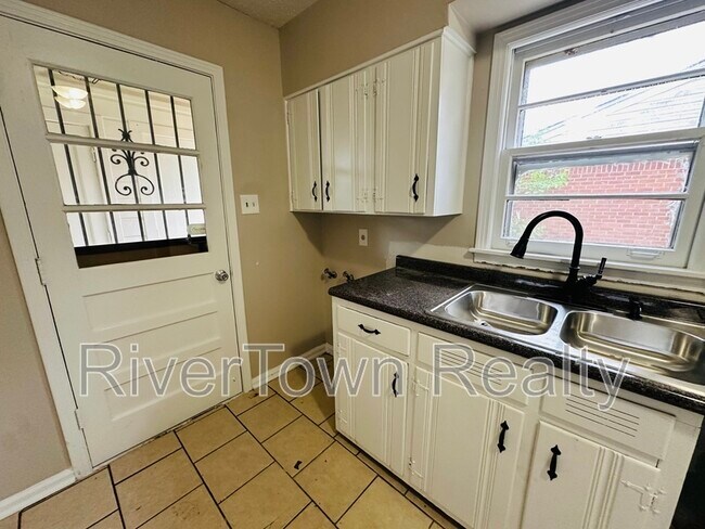 Foto del edificio - 1592 Duke Rd