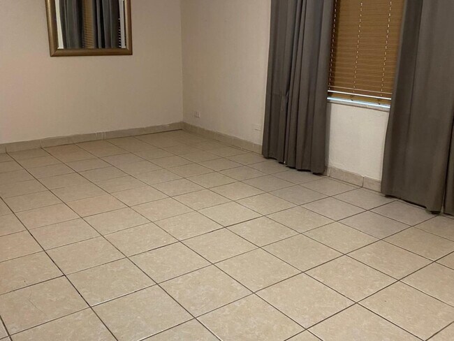 Foto del edificio - 4212 Flores Ave