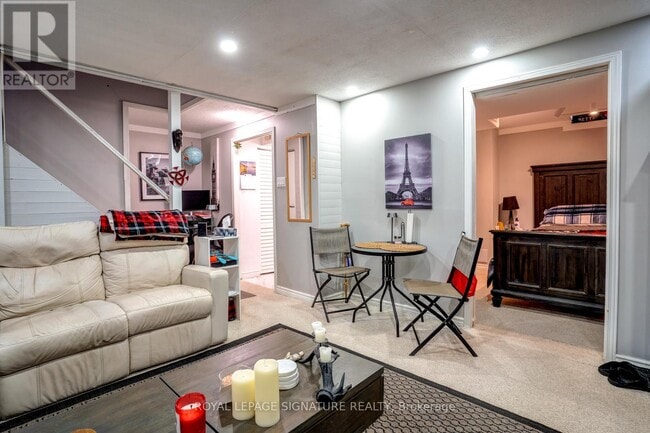 Building Photo - 48 Lawndale Crescent