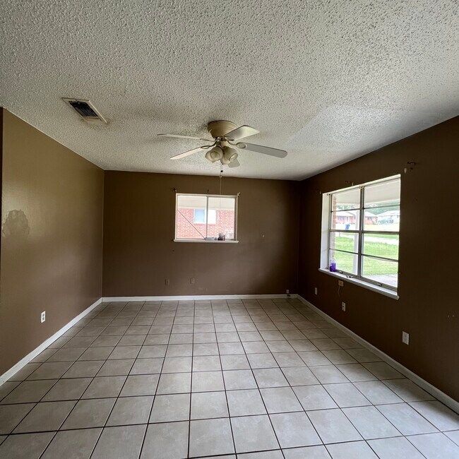 107 Magnolia St, New Llano, LA 71461 House Rental in New Llano, LA