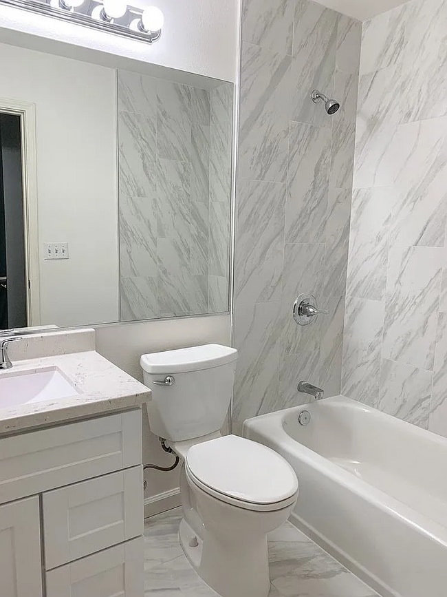 Foto del edificio - Located in a well-maintained community wit...
