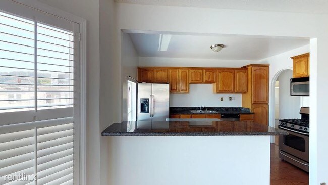 Foto del edificio - 2 br, 1 bath Apartment - 1705 Yosemite Ave