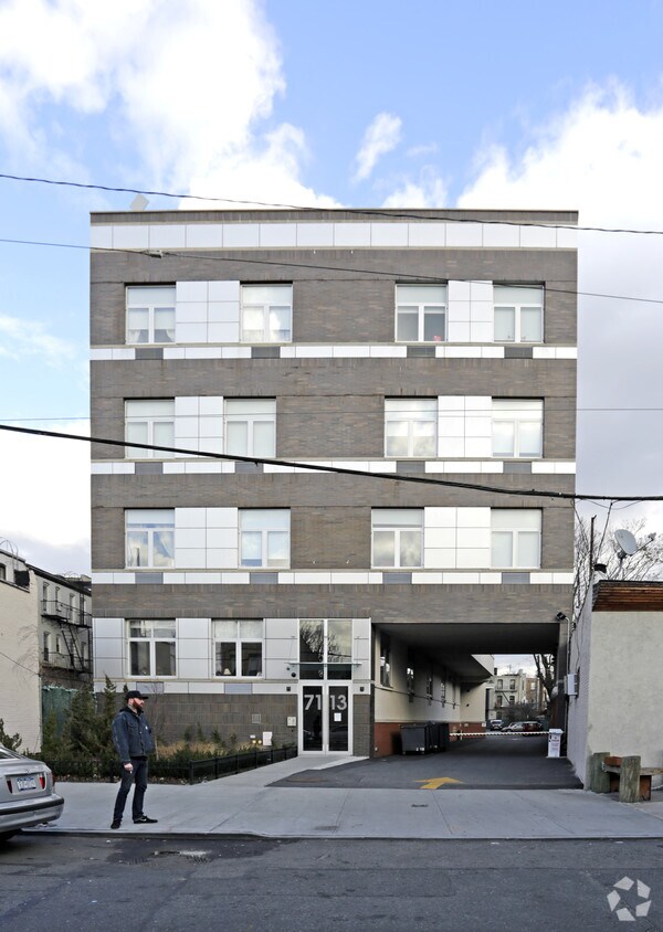 Foto principal - 71-13 60th Ln