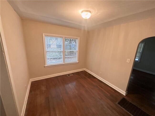 Building Photo - 1729 Beechwood Blvd SW